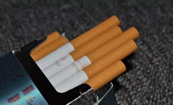 黃鶴樓游泳回歸，爺爺輩最喜愛的香煙品牌