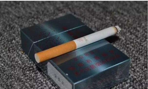 黃鶴樓游泳回歸，爺爺輩最喜愛的香煙品牌